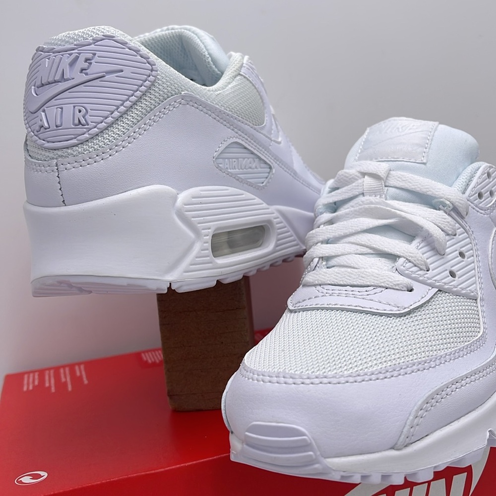 Nike WMNS 2020 Air Max 90 'Triple White'
Sneakers - Picture 7 of 16